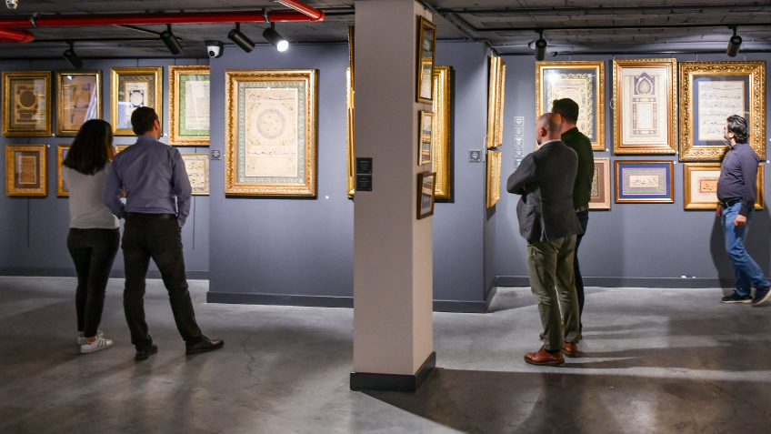 Yıldız Holding, Yeni Sergi Salonunu ‘Konuşan Yazılar’ Sergisi İle Açtı