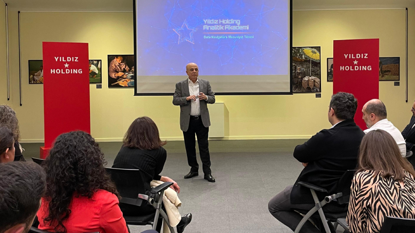 Data Navigators'ın 10'uncu Dönem Mezunları Sertifikalarını Aldı