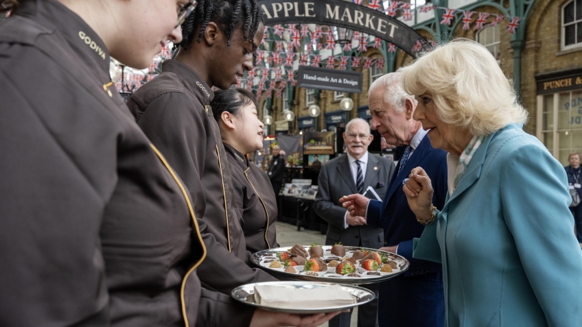 İngiltere Kralı 3.Charles ve Kraliçe Camilla’ya GODIVA İkramı